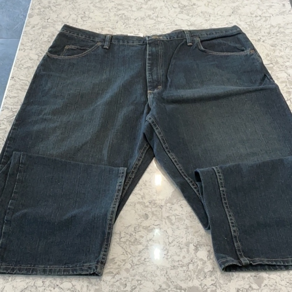 Wrangler Relaxed Fit Men’s Jeans in Dark Blue Denim